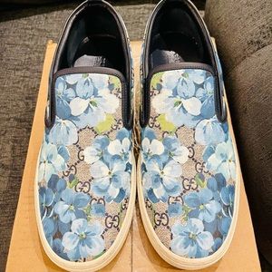 Men’s Gucci Slip on’s Size 11 Blue flower
